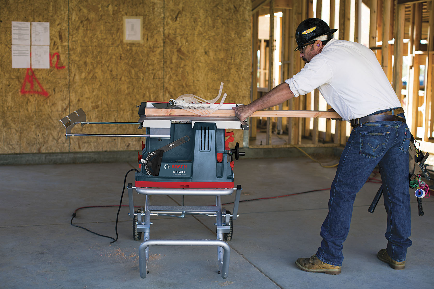 Q A Bosch Reaxx Jobsite Table Saw